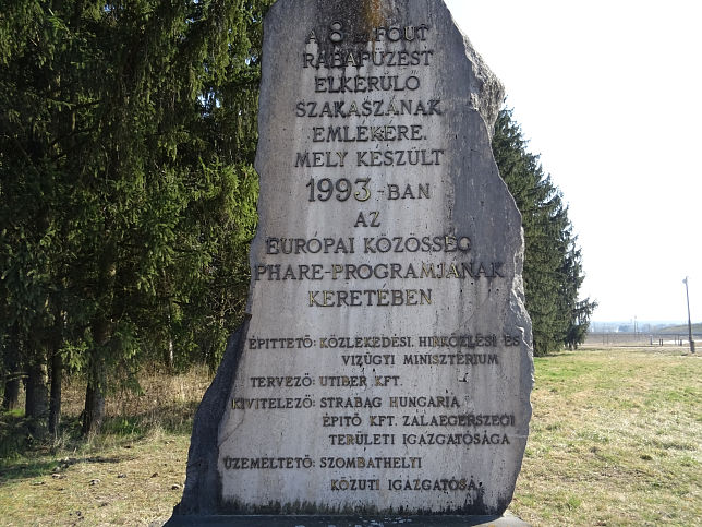 R�baf�zes, Gedenkstein