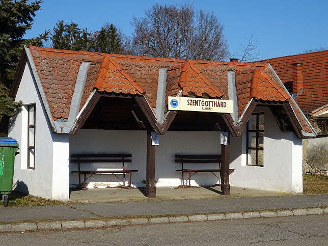 R�baf�zes, Haltestelle Alkotm�ny �t