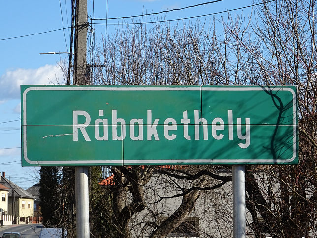 Rbakethely, Ortstafel