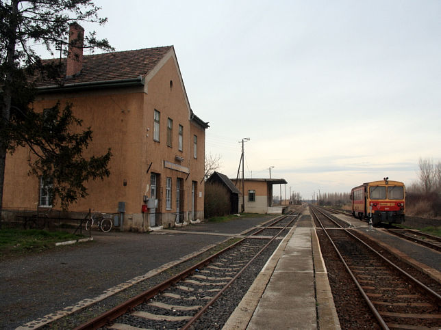 Rbaszentandrs, Bahnhof