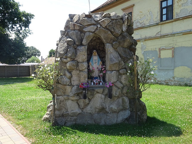 Rajka, Marien-Statue