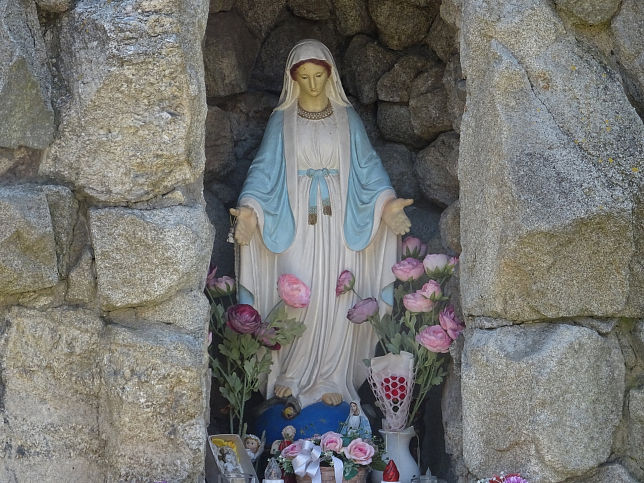 Rajka, Marien-Statue