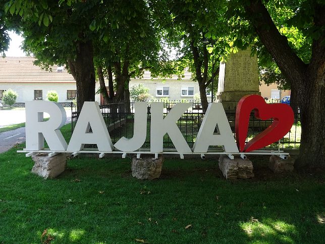 Rajka, Schriftzug 'RAJKA'