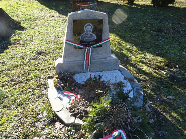 R�t�t, Arad-Gedenkpark