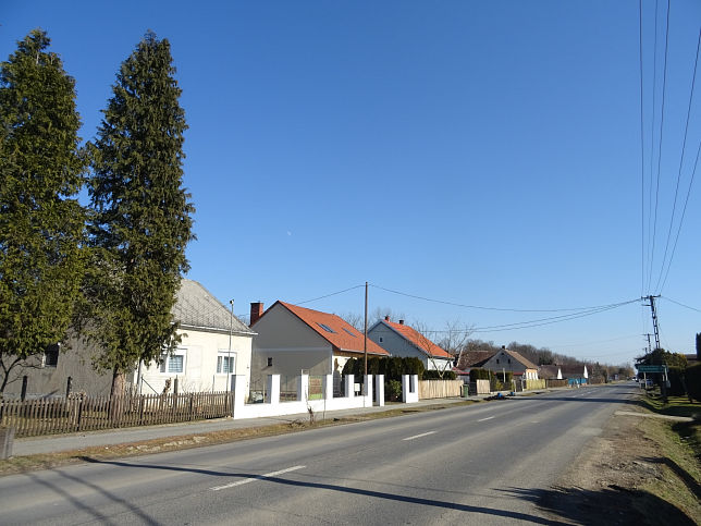 Rnk, Alkotmny utca