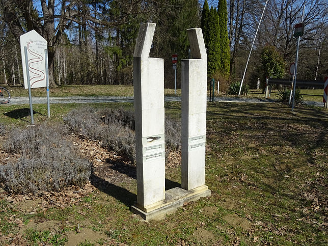 Rnk, Mahnmal Eisener Vorhang