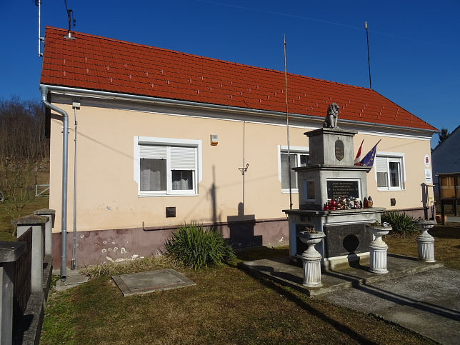 Rnk, Millenium-Denkmal