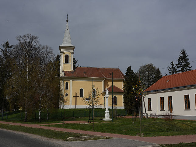 Salkveskt, Kirche Hl. Michael