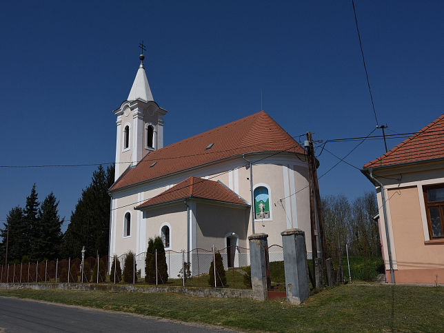Sorkifalud, Kirche Sankt Leonhard