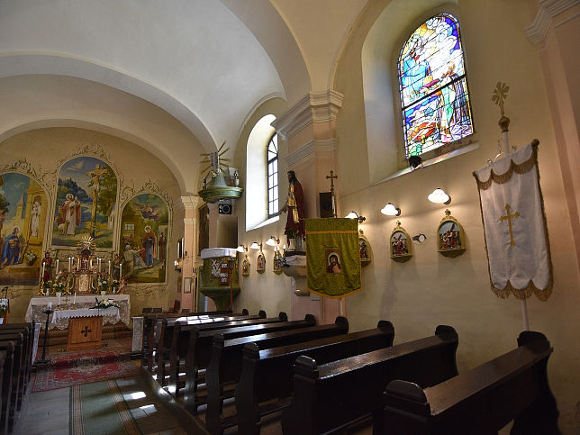 Sorkifalud, Kirche Sankt Leonhard