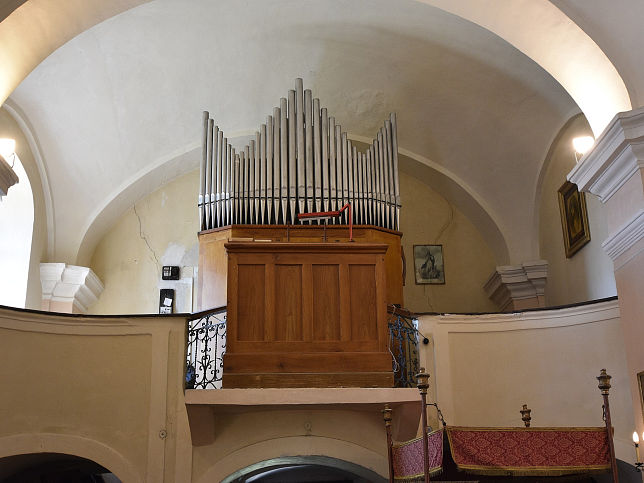 Sorkifalud, Kirche Sankt Leonhard