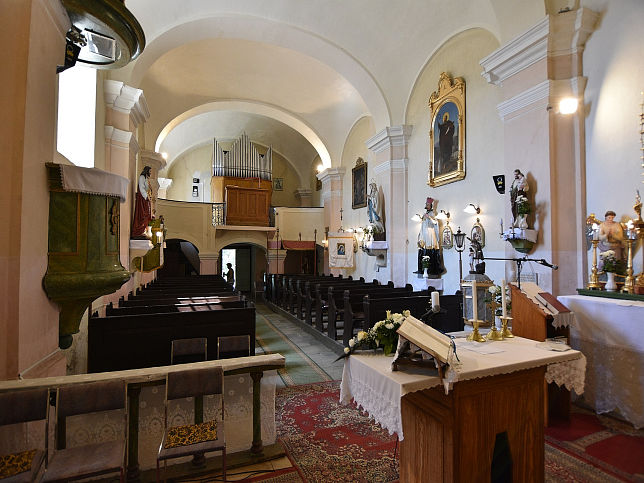 Sorkifalud, Kirche Sankt Leonhard