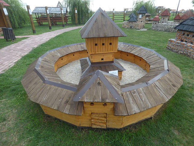 Sorkifalud, Modell der Burg Zalak
