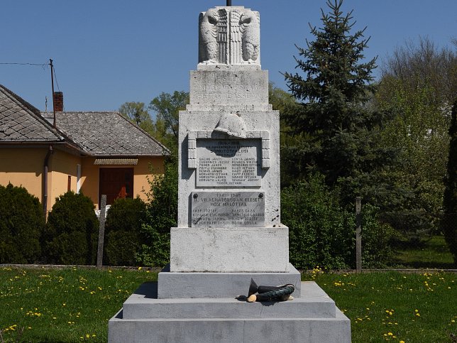 Sorkikpolna, Kriegerdenkmal