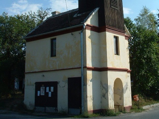 Szaknyr, Glockenturm