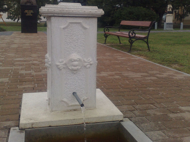 Szany, Artesischer Brunnen