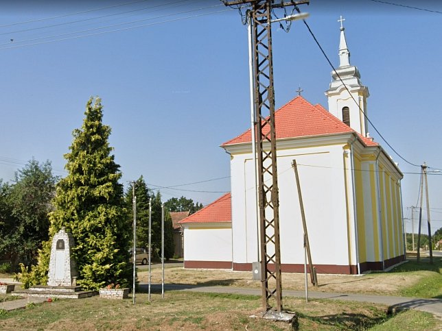 Szemenye, Kriegerdenkmal und Kirche
