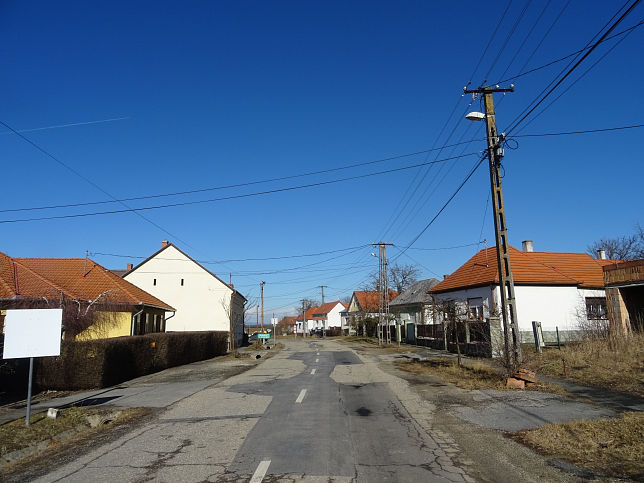 Szentp�terfa, Alkotm�ny utca