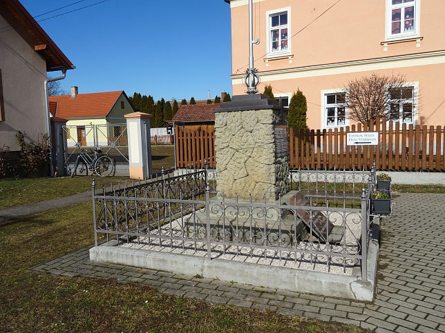 Szentp�terfa, Denkmal der R�ckkehrer