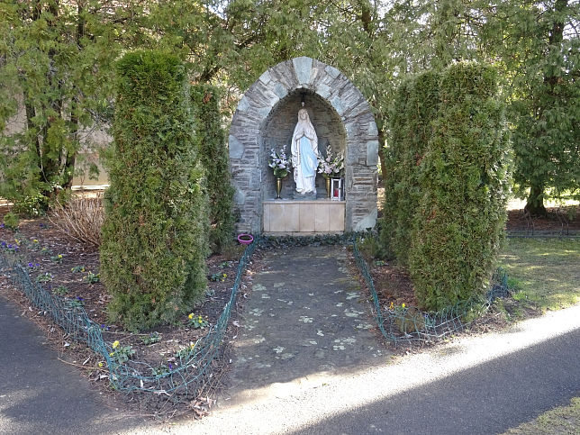 Szentp�terfa, Millennium-Denkmal