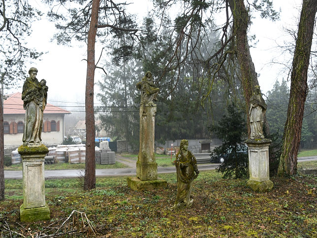 Tmrd, Statuen