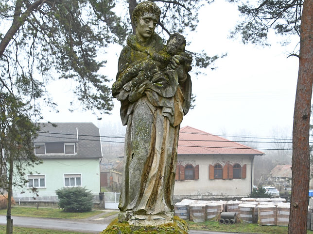 Tmrd, Statuen