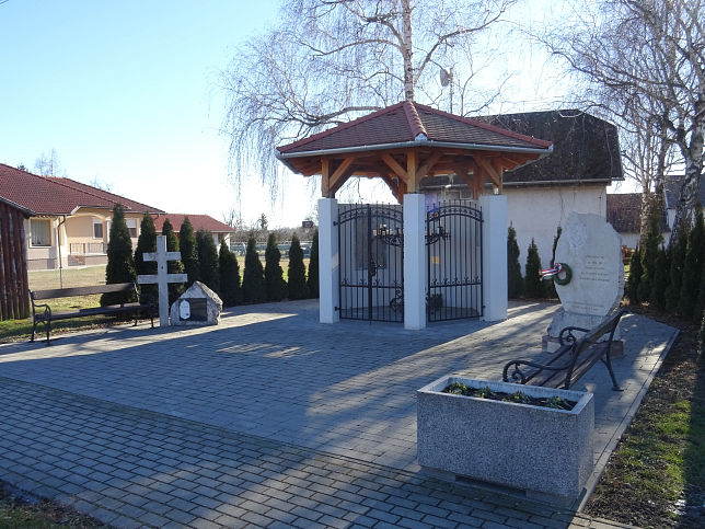 Vasalja, Gedenkplatz mit Kriegerdenkmal