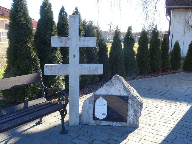 Vasalja, Gedenkplatz mit Kriegerdenkmal