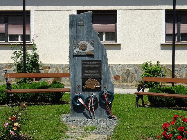 Vaskeresztes, Aussiedler-Denkmal