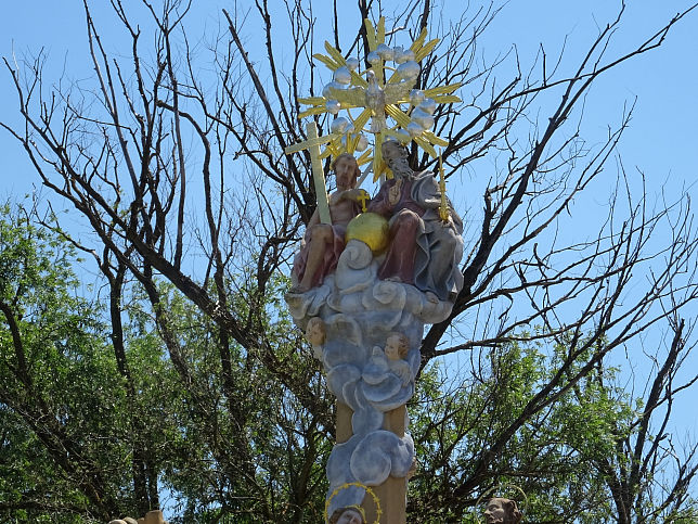 Vaskeresztes, Dreifaltigkeitss�ule mit Statuengruppe