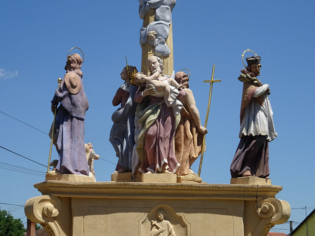 Vaskeresztes, Dreifaltigkeitss�ule mit Statuengruppe