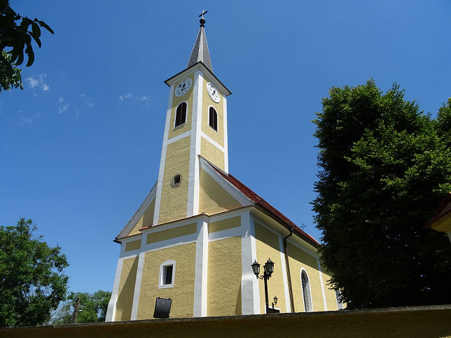 Vaskeresztes, Kirche St. Nikolaus