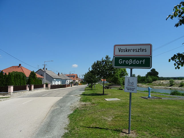 Vaskeresztes, Ortstafel