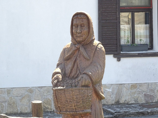 Velem, Figurengruppe beim Heldentor