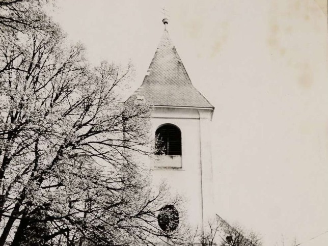 Aptistvnfalva, Kirche