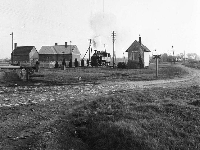 Balogunyom, Bahnbergang