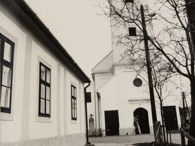 Csnye, Kirche