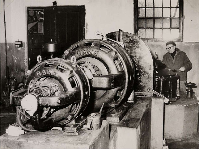 Csrtnek, Generator Wasserkraftwerk