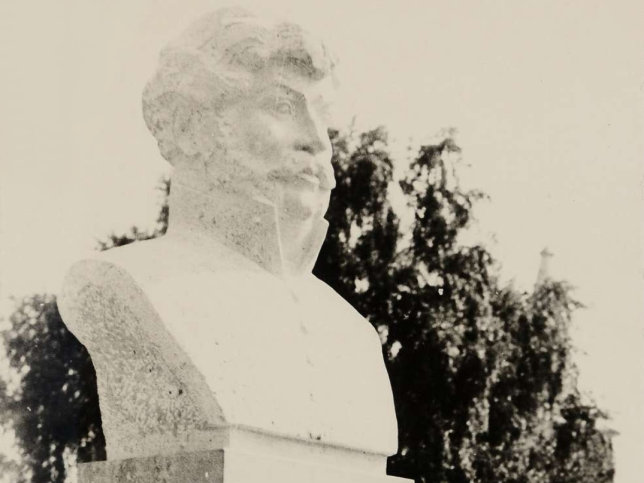 Egyh�zashetye, Statue Berzsenyi D�niel