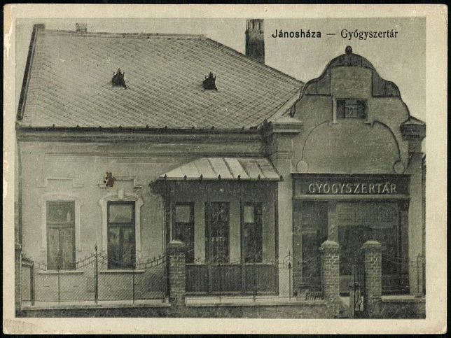 J�nosh�za, Apotheke