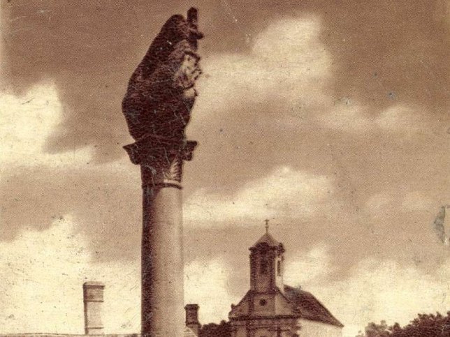 J�nosh�za, Dreifaltigkeits�ule