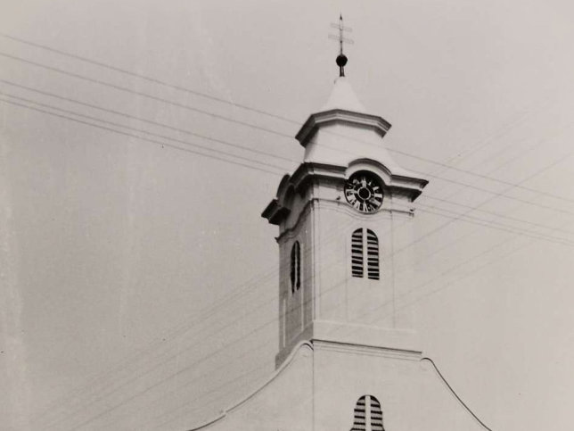 Kenyeri, Kirche