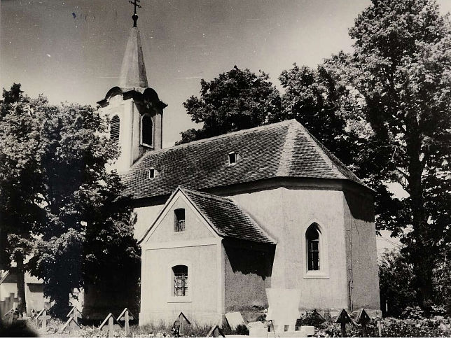 Luk�csh�za, Friedhofskapelle