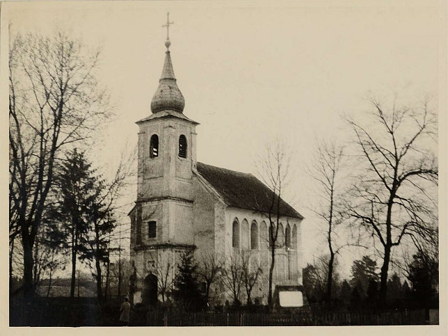 Magyarszecsd, Kirche