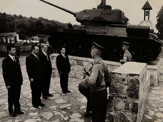 Nemesmedves, Befreiungsdenkmal