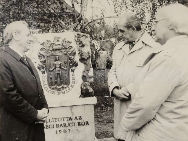 �riszentp�ter, Gedenkstein