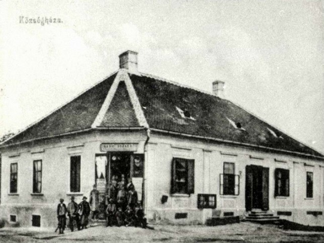 �riszentp�ter, Gemeindehaus und Kaufhaus