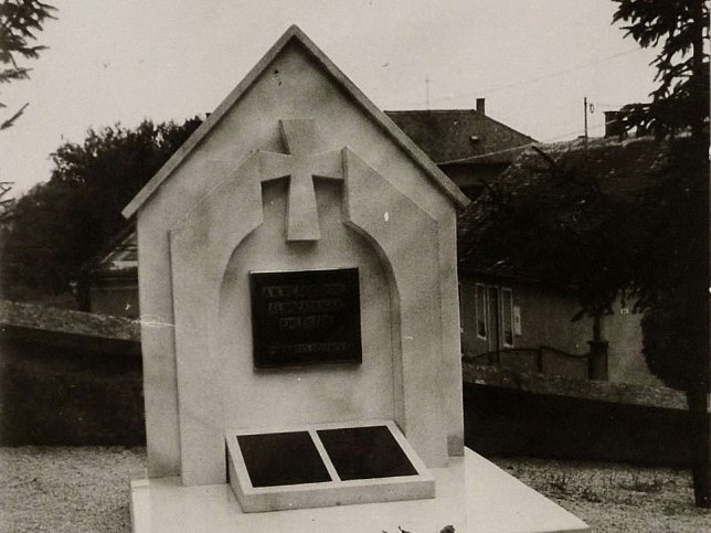 Oszk, Kriegerdenkmal