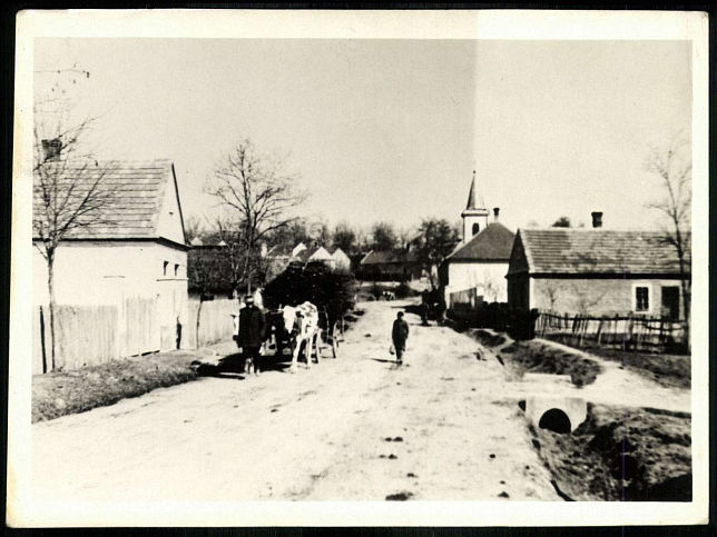 Pet�mih�lyfa, Stra�enansicht