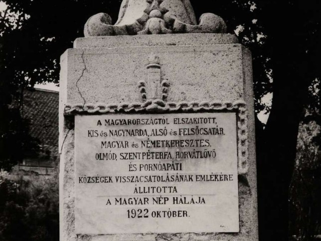 Porn�ap�ti, Patriotismus-Denkmal